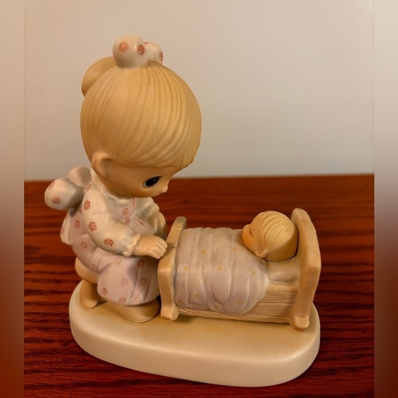 Vintage RARE 1979 Precious Moments "Hand Rocks Future" Figurine E3108 - Picture 1 of 6